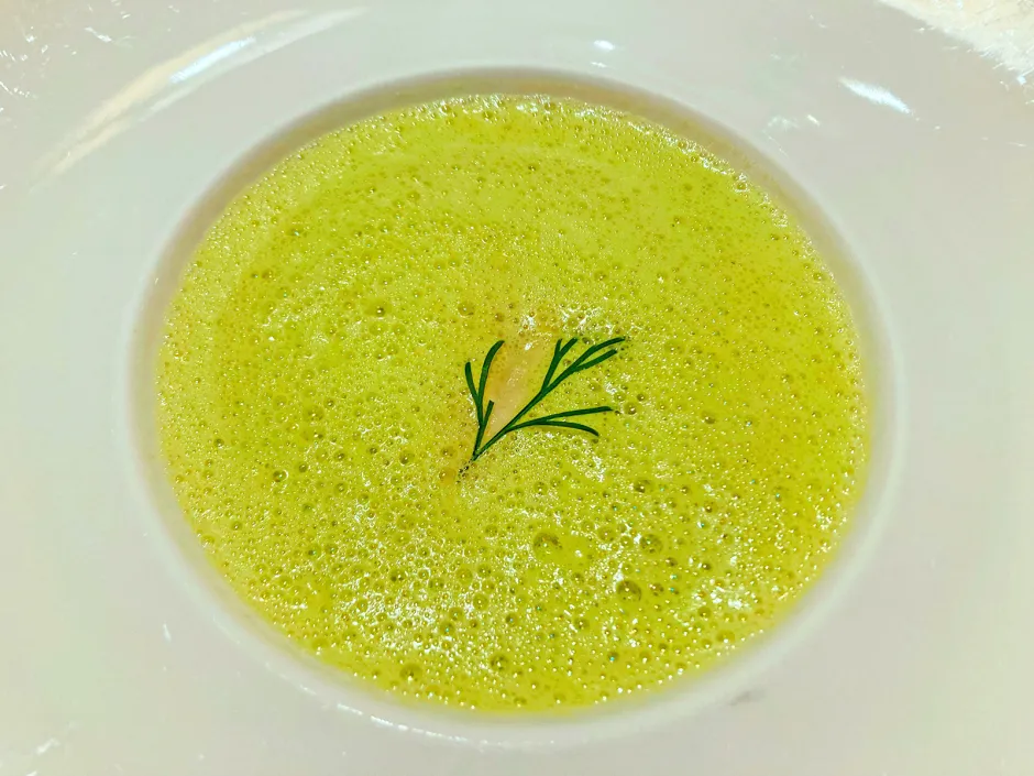 Gr&uuml;ne Kokossuppe mit H&uuml;hnchen