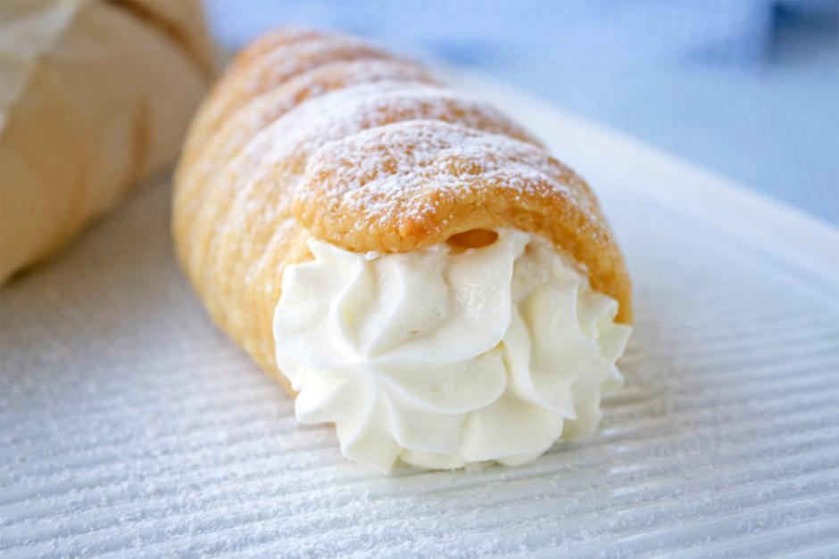 Schaumrollen Füllung mit Eiklar