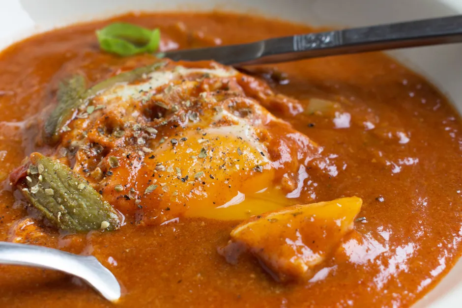 Eier im Gulaschsaft
