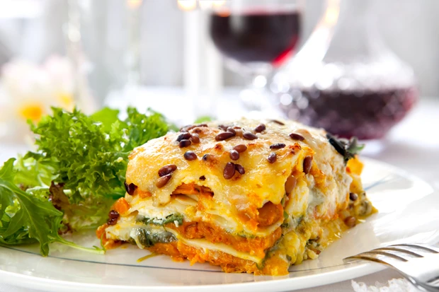 K&uuml;rbislasagne