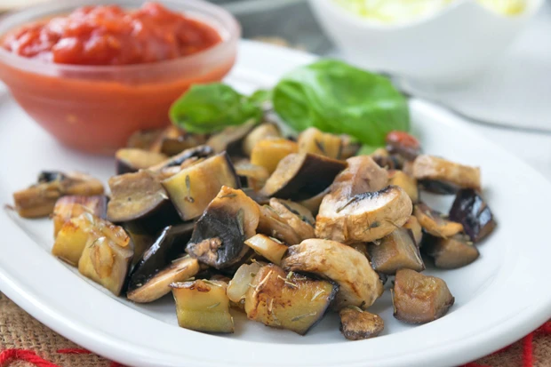 Melanzani mit Pilzen