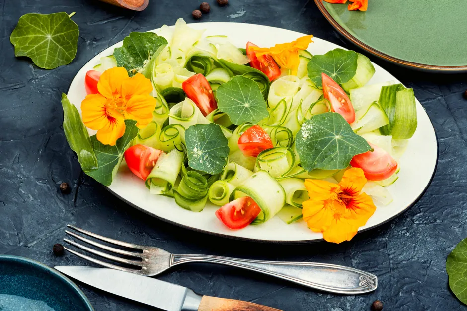 Kapuzinerkresse Salat mit Bl&uuml;ten