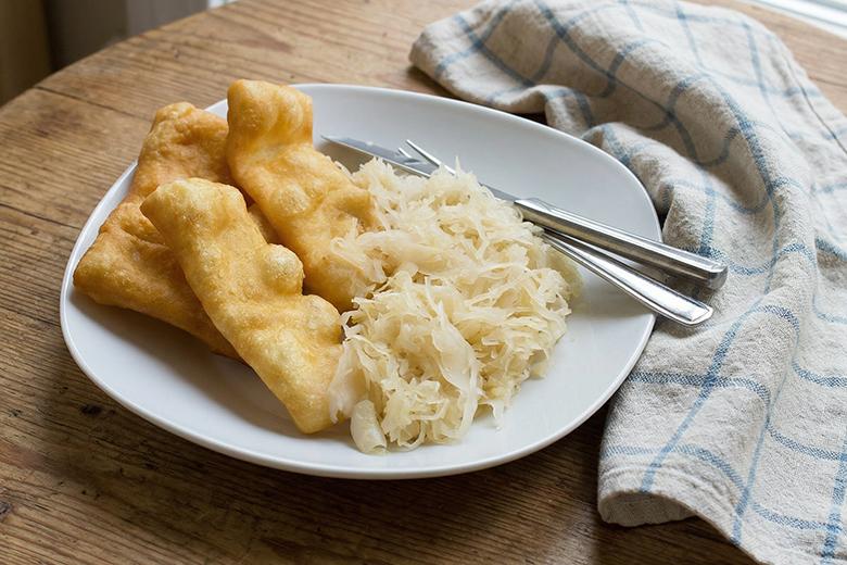 Blattl Kiachl mit Sauerkraut