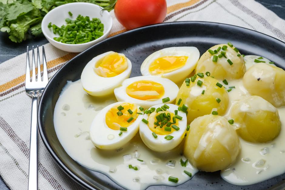 Senfeier mit Kartoffeln