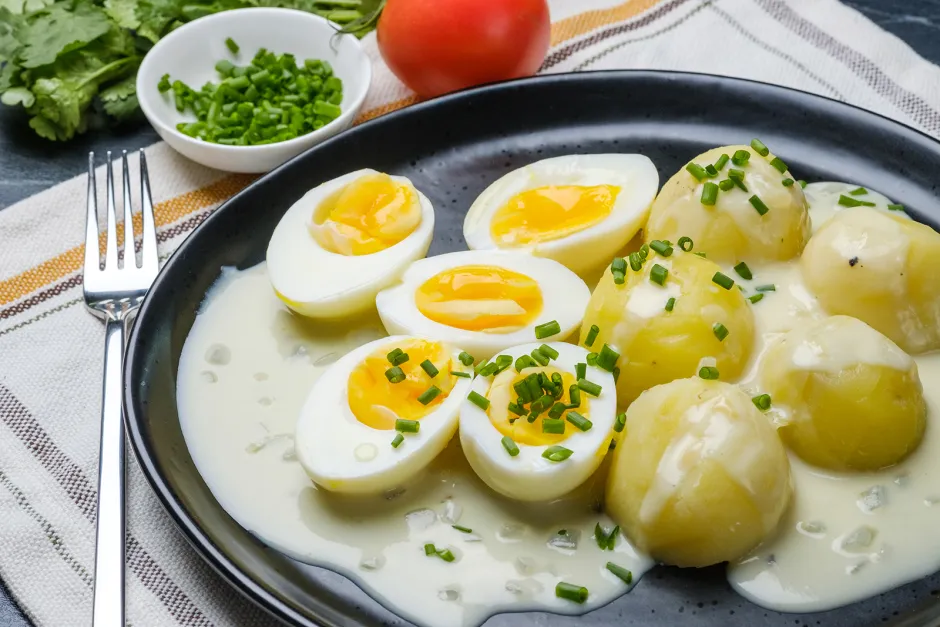 Senfeier mit Kartoffeln
