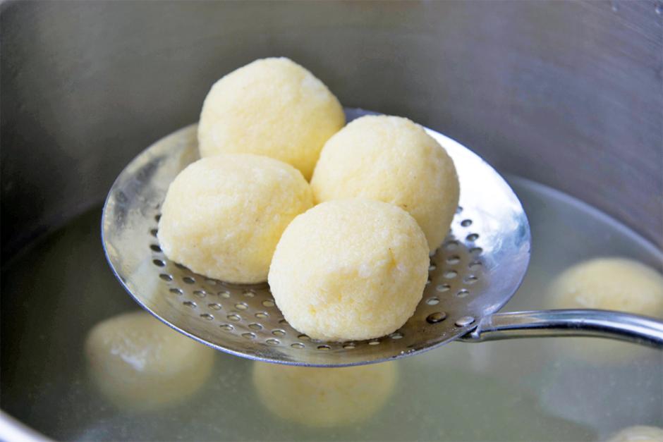 Einfache Grießknödel
