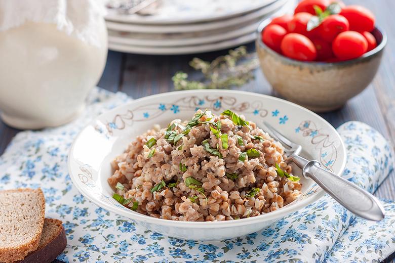 Glutenfreier Buchweizen mit Faschiertem