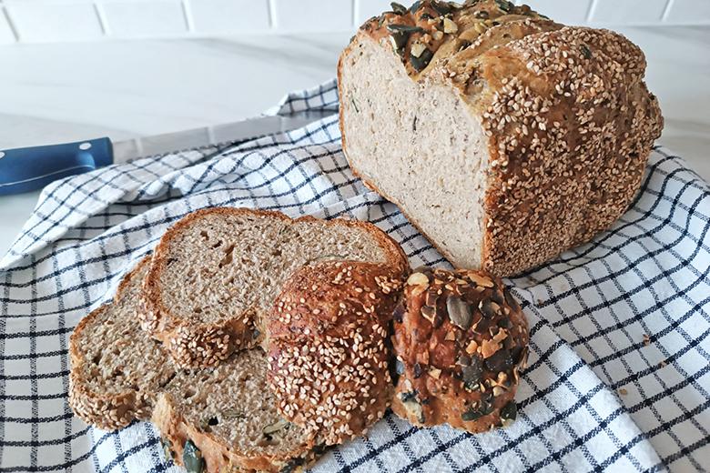 Topfen-Kornbrot aus dem Brotbackautomaten
