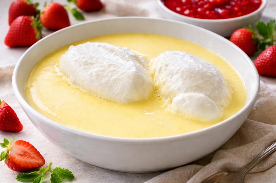 Schneenockerl in Vanillesauce