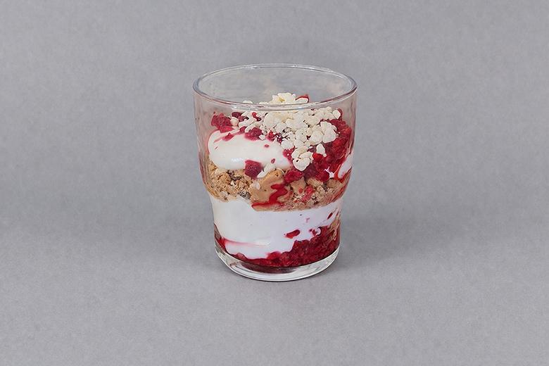 Himbeer-Topfen-Creme mit Butterkeks