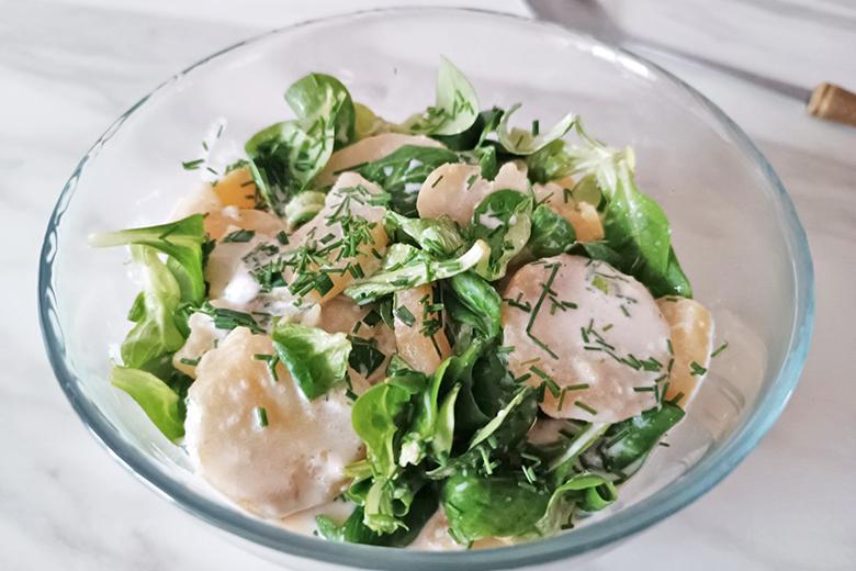 Erdäpfelsalat mit Mayo und Vogerlsalat