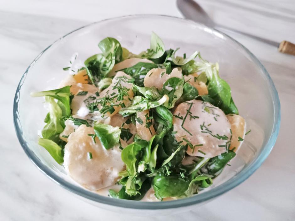 Erdäpfelsalat mit Mayo und Vogerlsalat