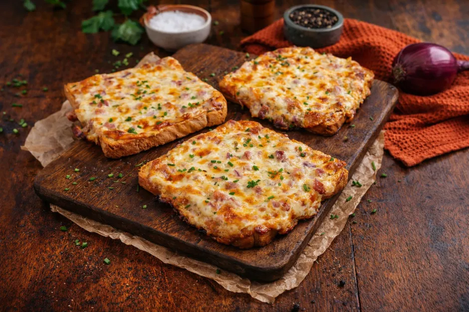 &Uuml;berbackener Toast