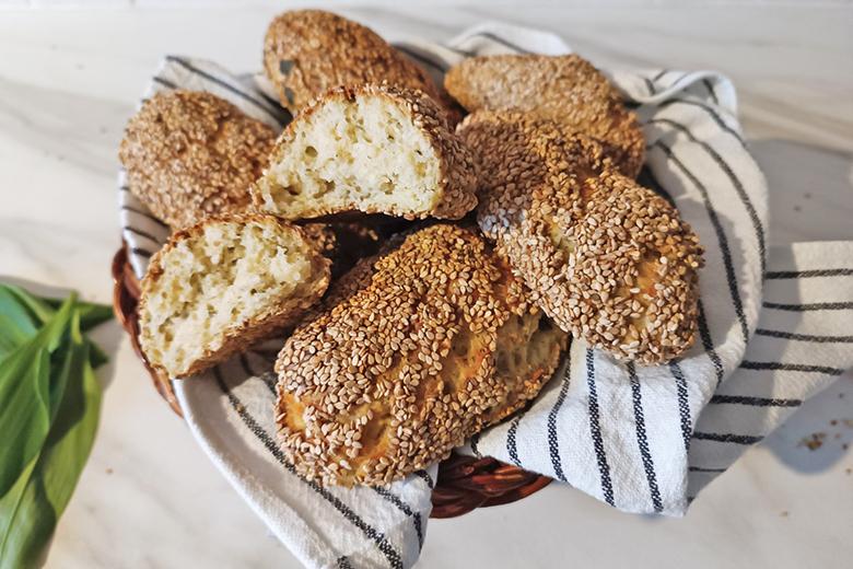 Proteinweckerl mit Bärlauch