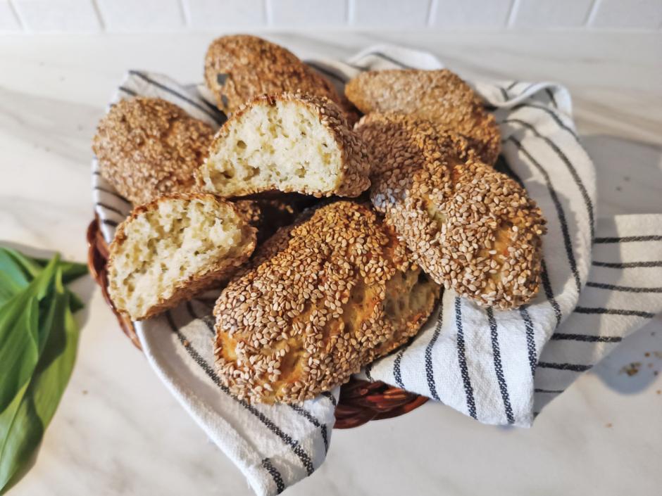 Proteinweckerl mit Bärlauch