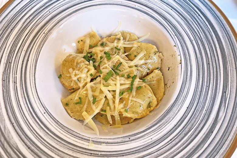 Ravioli in Salbeibutter