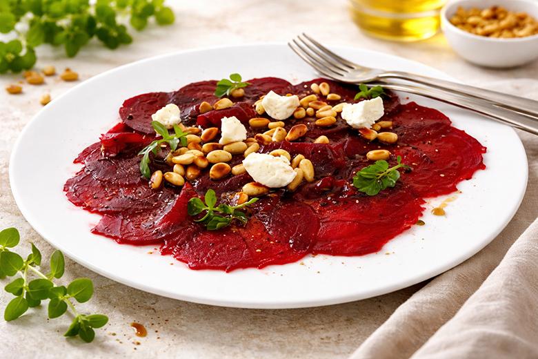 Rote Rüben Carpaccio mit Ziegenkäse