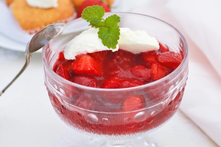 Rote Grütze mit Creme Fraiche