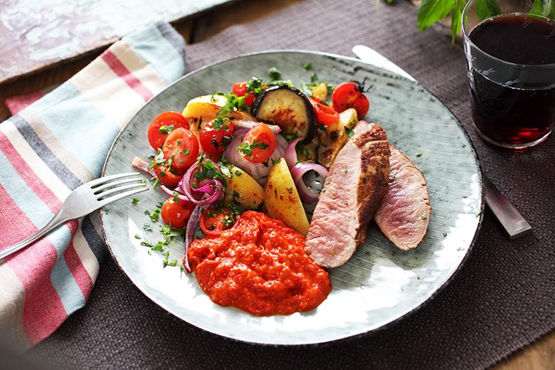 Schweinefilet mit Ofengemüse und Ajvar