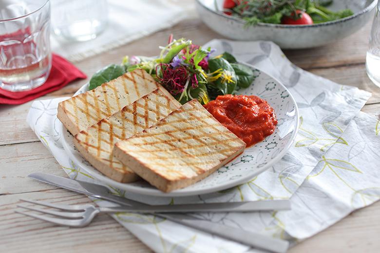 Gegrillter Tofu mit Ajvar