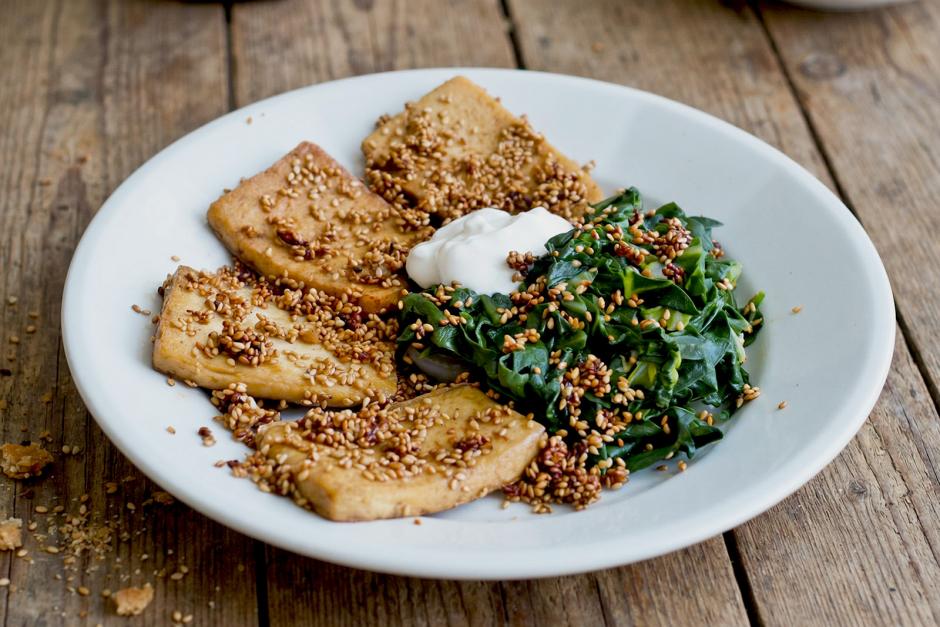 Tofu mit Spinat und Sesam