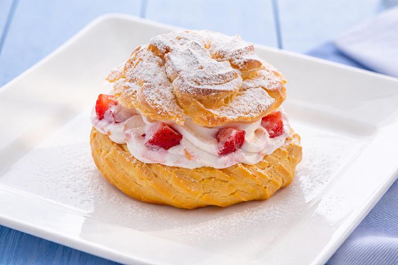 Brandteigkrapferl mit Erdbeercreme