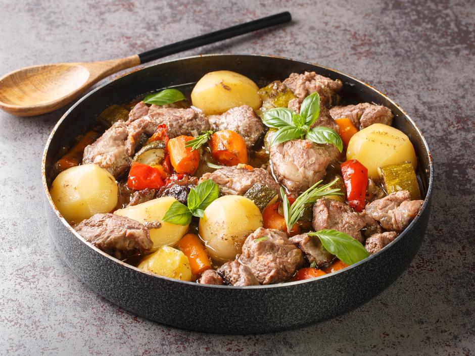 Kroatische Peka mit Rindfleisch