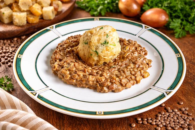 Semmelknödel mit Linsen