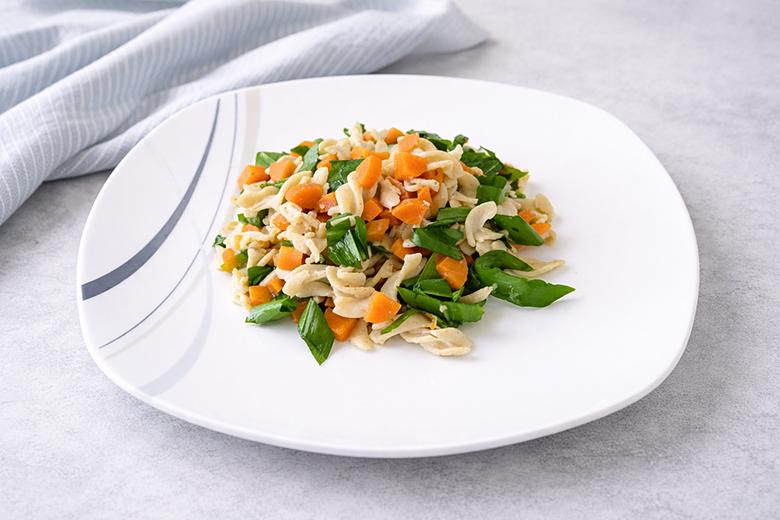 Nudeln mit Karotten und Bärlauch