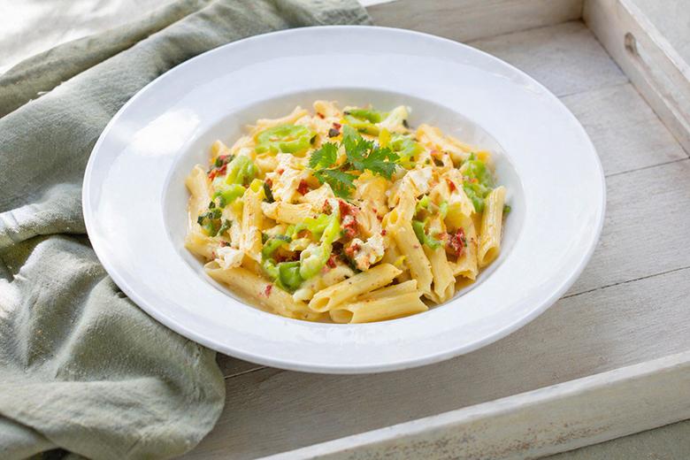 Nudelpfanne mit Feta und  Spitzpaprikas