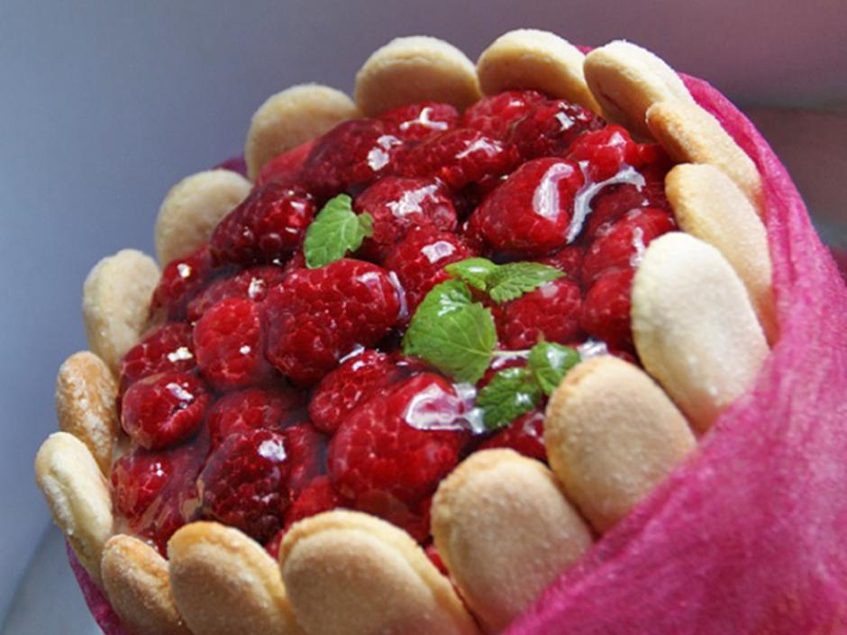 Himbeer-Vanilletorte mit Biskotten