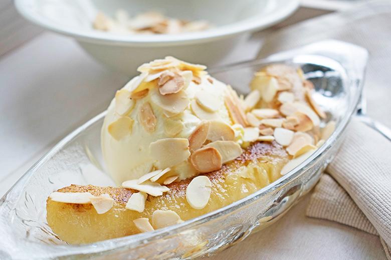 Bananengratin mit Vanilleeis