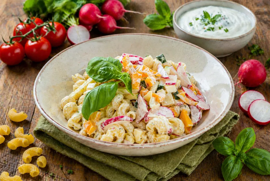 Nudelsalat mit Joghurtdressing
