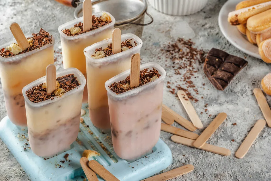 Tiramisu-Eis am Stiel 