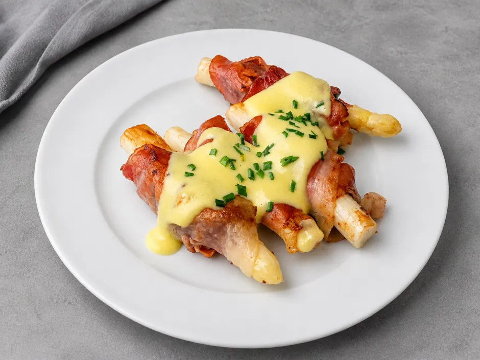 Spargel-Rindsroulade an Sauce Hollandaise