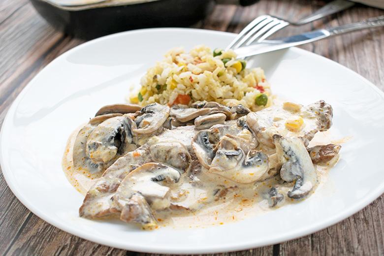 Kalbsschnitzerl mit Champignonsauce