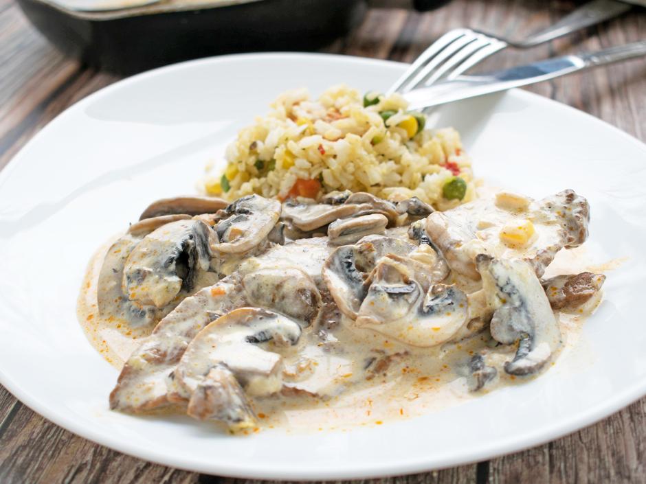 Kalbsschnitzerl mit Champignonsauce