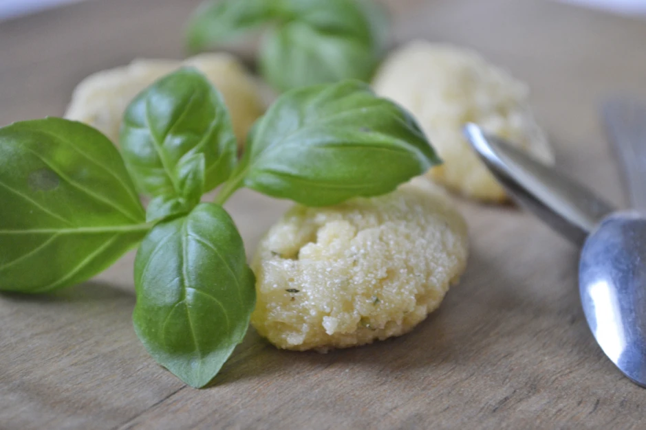 Kr&auml;utergrie&szlig;nockerl