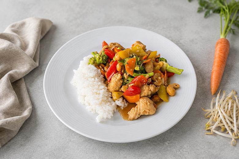 Hühner-Wok-Pfanne mit Reis