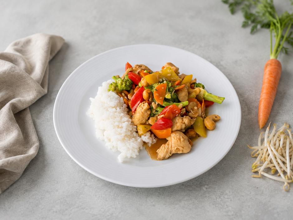 Hühner-Wok-Pfanne mit Reis