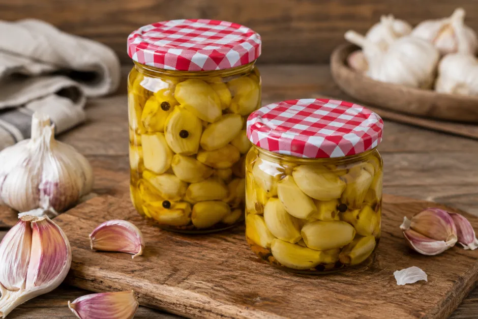 Knoblauch in &Ouml;l eingelegt