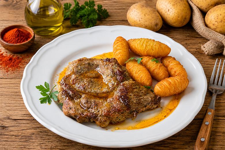 Marinierter Schopfbraten mit Kroketten