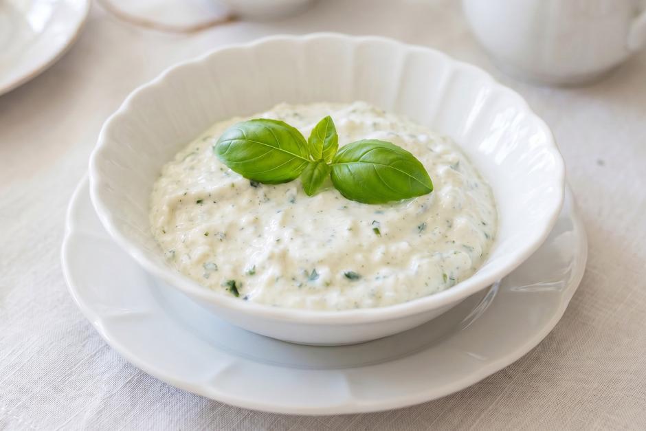 Joghurt-Kräuter-Grill-Sauce