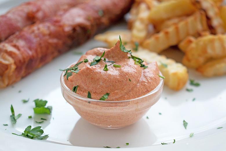 Rote Fondue-Sauce