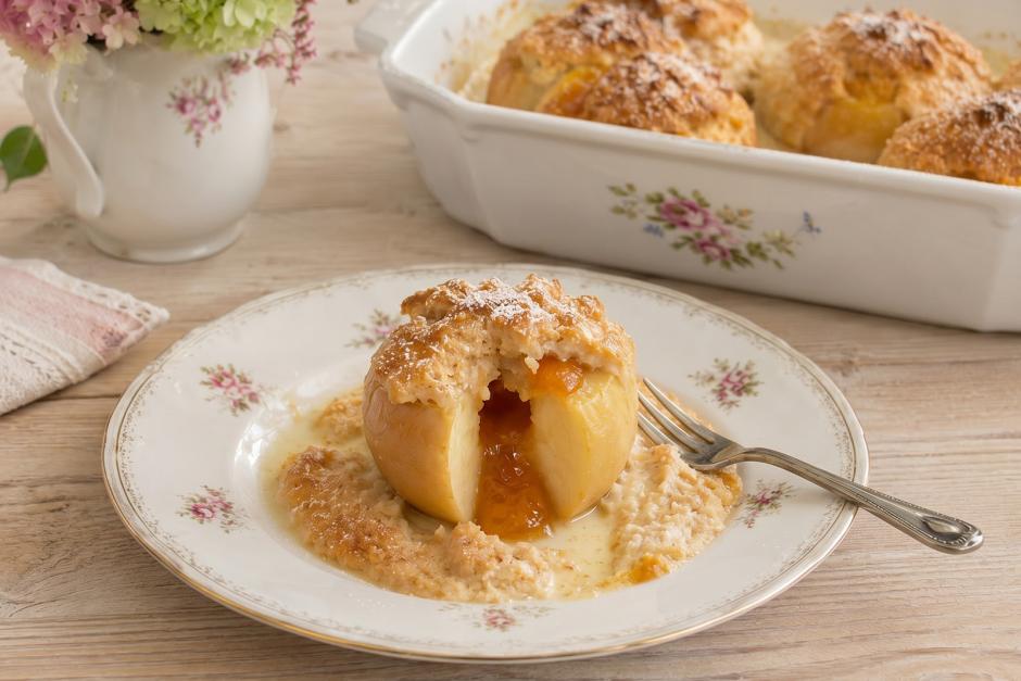 Mandelkoch mit Äpfeln