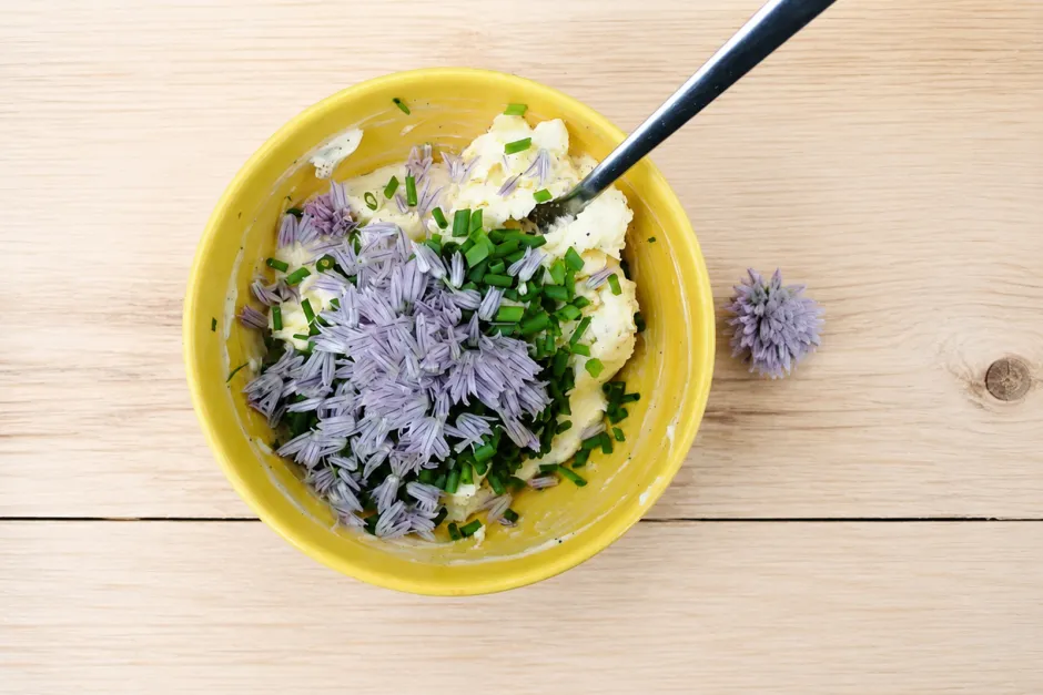 Schnittlauchblütenbutter