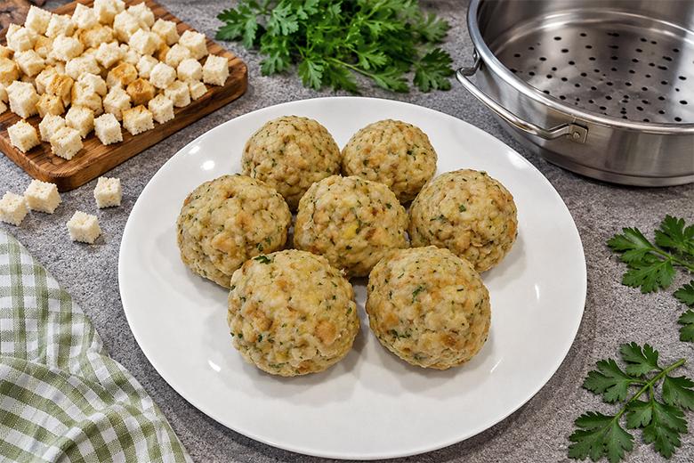 Semmelknödel im Dampfgarer