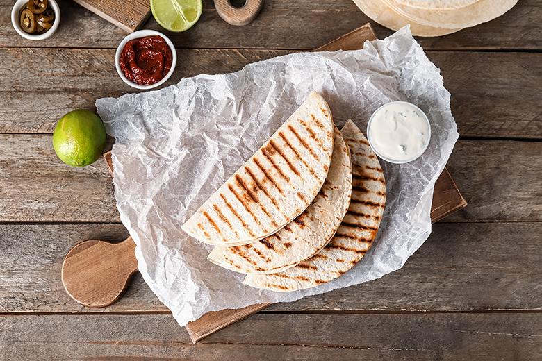 Chili Quesadillas mit Bohnenpaste