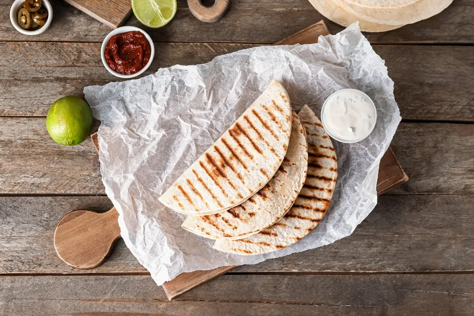 Chili Quesadillas mit Bohnenpaste