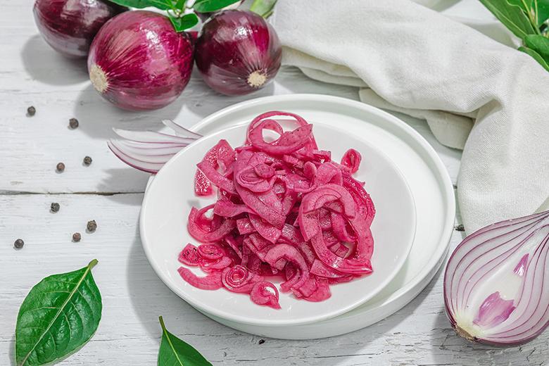 Eingelegte rote Zwiebeln